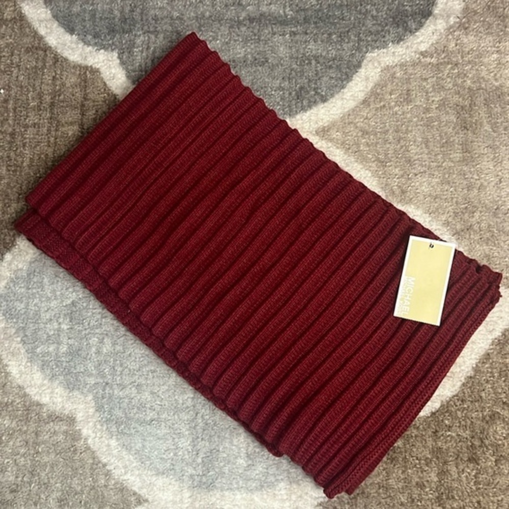 🌖 Michael Kors Red Knitted Scarf